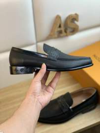 Picture of Louis Vuitton Shoes _SKULVSZ38-442230130413801